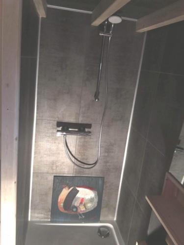 Douche confortable (80 cm x 100 cm)